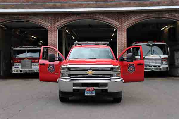 Utility 1 - Chevrolet 3500 Crew Cab - View 3